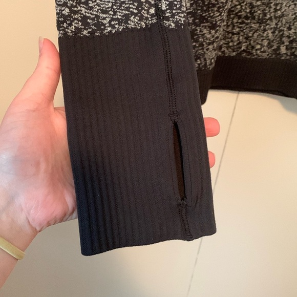 Lululemon Athletica Rest Less Black & White 1/2 Zip Women’s Long Sleeve Size 4 - Picture 4 of 7